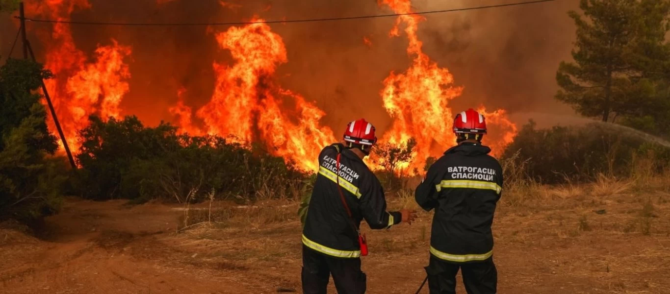 Δραματικός διάλογος πυροσβεστών: «Θα μας καεί η Γαλατσώνα - Στείλετε αεροπλάνα μήπως την σώσουμε» (βίντεο)